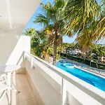 Готель Iberostar Waves Cristina