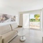 Готель Iberostar Waves Cristina