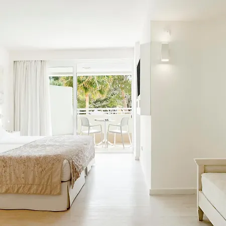 Готель Iberostar Waves Cristina 4*