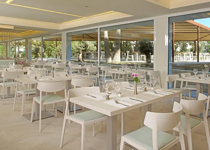 Iberostar Waves Cristina Готель