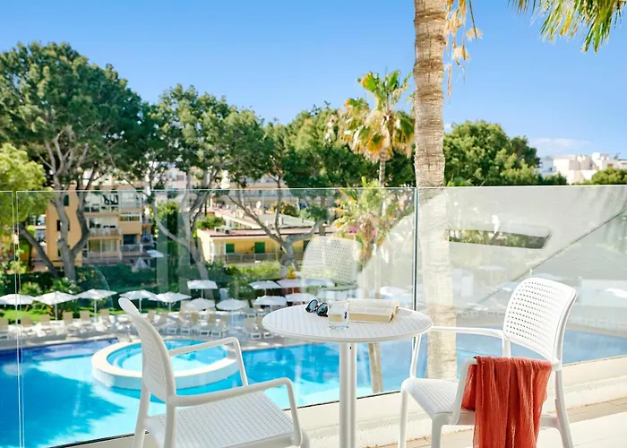 Готель Iberostar Waves Cristina 4*