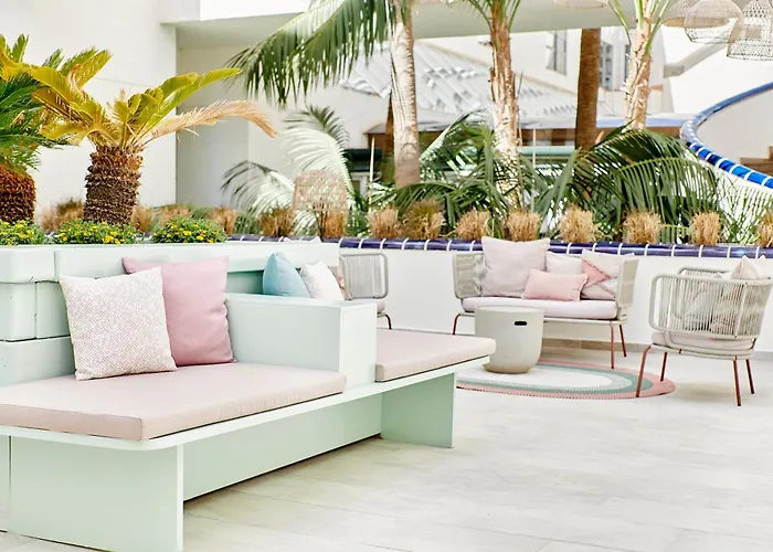 Готель Iberostar Waves Cristina