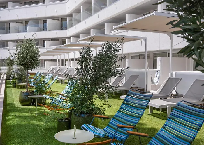 Готель Iberostar Waves Cristina