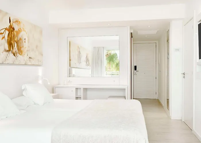 מלון Iberostar Waves Cristina 4*